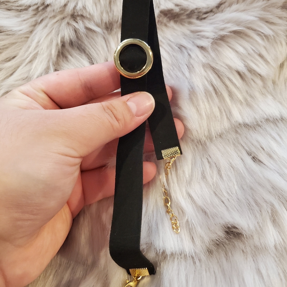 đź–¤Cute gold circle choker - Picture 2 of 2